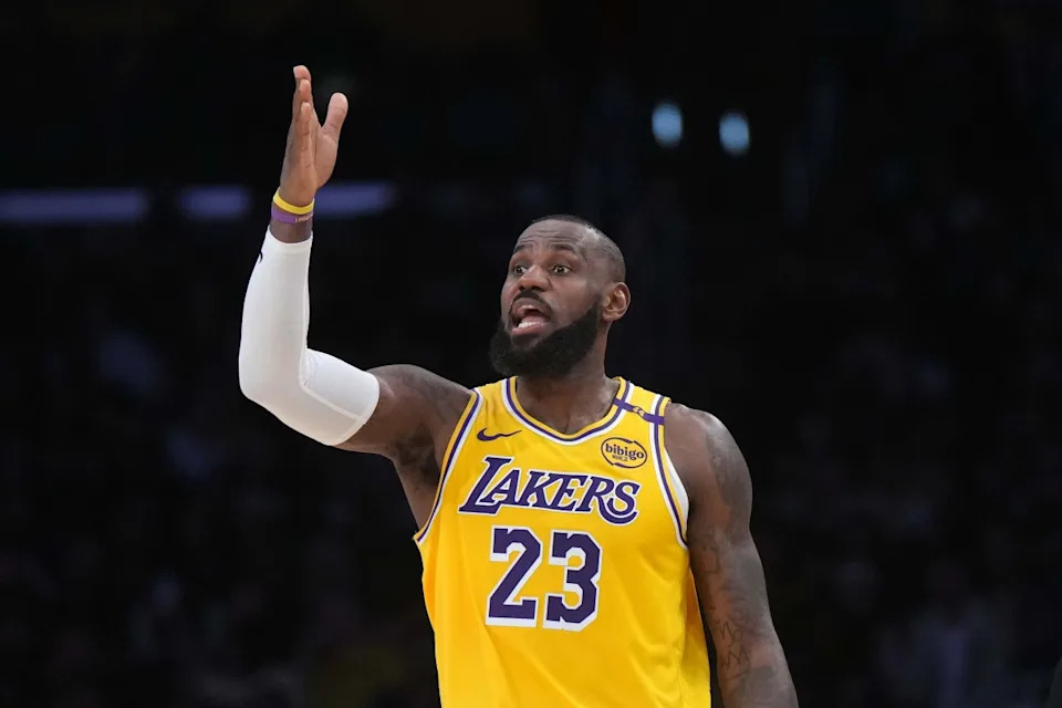 Los Angeles Lakers forward LeBron James (23)Kirby Lee-Imagn Images