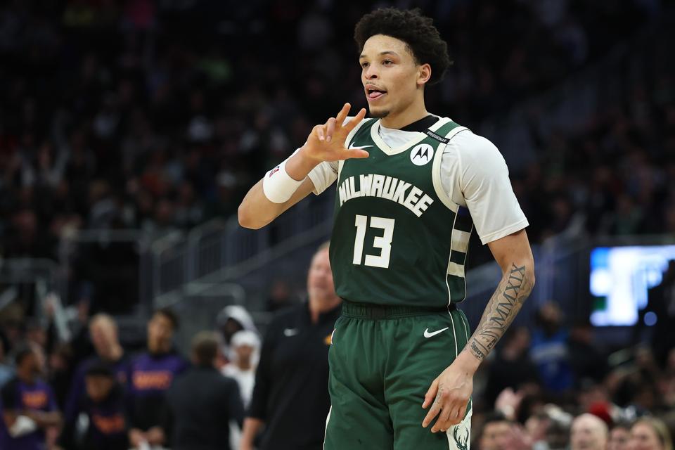 Phoenix Suns v Milwaukee Bucks