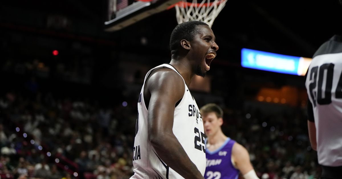 Report: Spurs to sign David Jones-Garcia to two-way contract