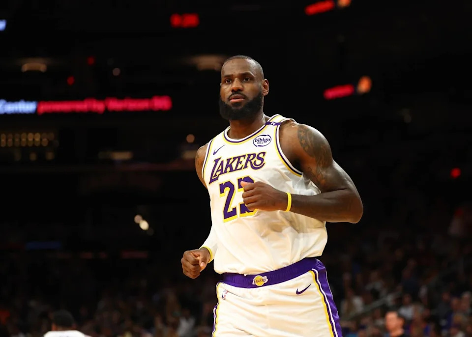 Los Angeles Lakers forward LeBron James (23) against the Phoenix Suns during an NBA Cup game at Footprint Center.Mandatory Credit&colon; Mark J&period; Rebilas-Imagn Images
