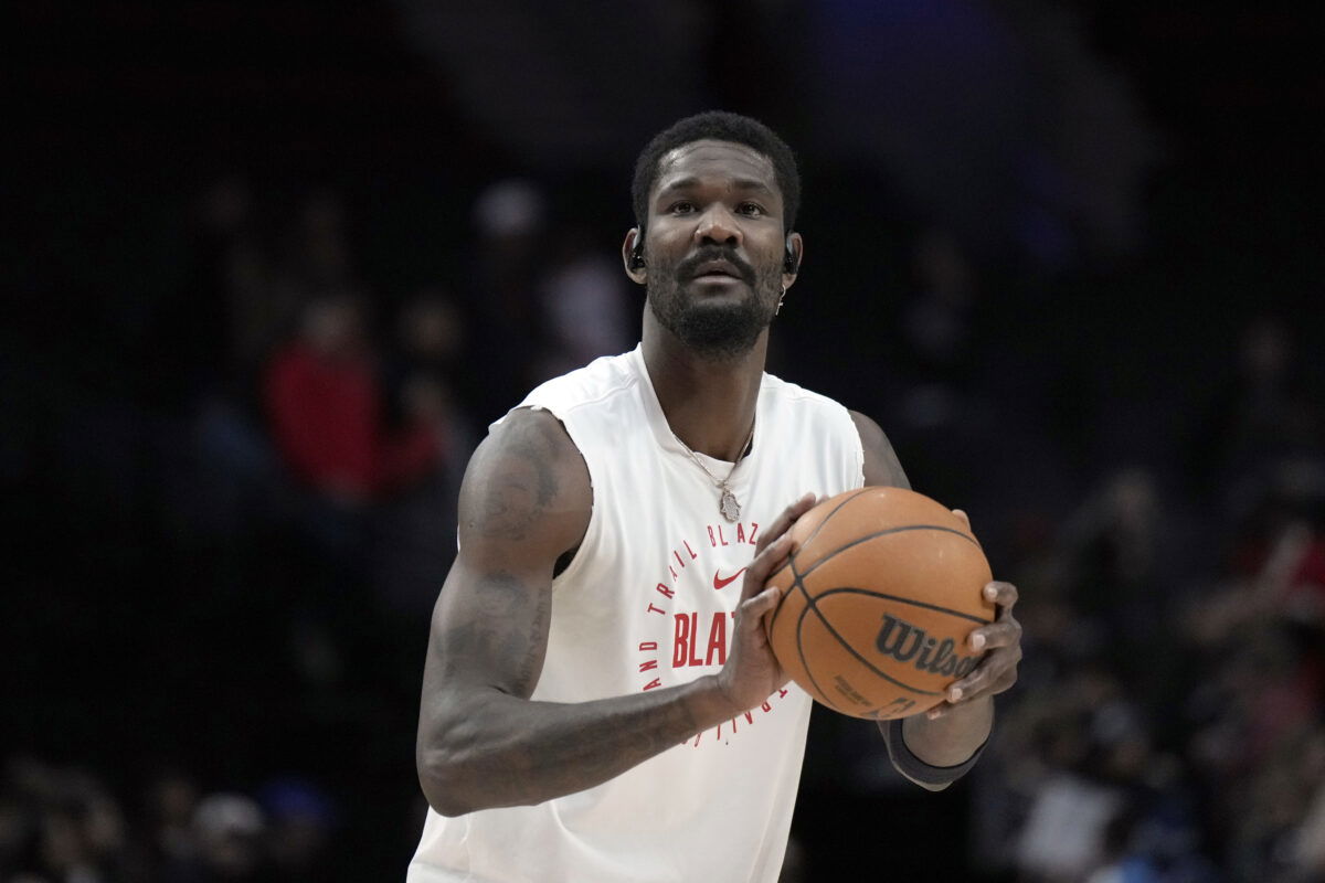 Deandre Ayton Receives Steep Target From Ex-Lakers Star as Unique Opportunity Awaits
