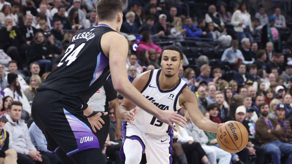 Murray scores 26 points to spark hot-shooting Kings to a 118-101 win over Jazz