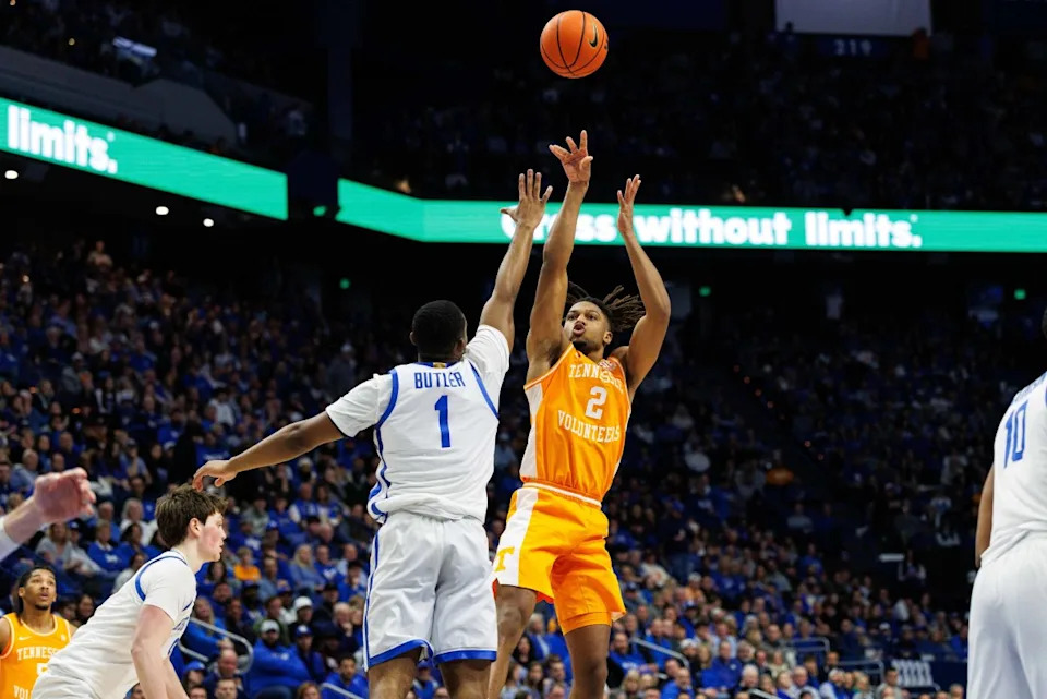 Tennessee Volunteers guard Chaz Lanier (2) shoots the ball against Kentucky Wildcats guard Lamont Butler (1) during the first half at Rupp Arena at Central Bank Center. © Jordan Prather-Imagn Images
