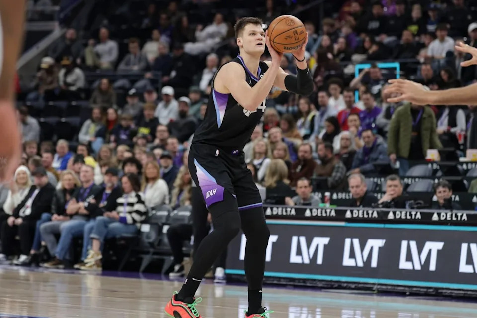Salt Lake City, Utah, USA; Utah Jazz center Walker Kessler (24) shoots an open jump shot during the first quarter against the Minnesota Timberwolves at Delta Center. Mandatory Credit: Chris Nicoll-Imagn ImagesMandatory Credit&colon; Chris Nicoll-Imagn Images