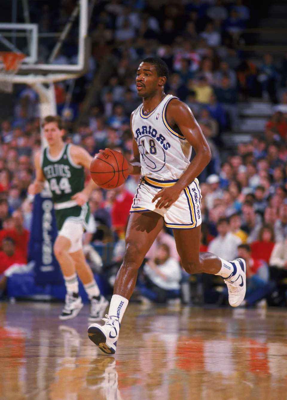 OAKLAND - 1987: Otis Smith #18 of the Golden State Warriors dribbles the ball during a 1987-1988 NBA season game against the Boston Celtics at the Oakland Coliseum in Oakland, California. NOTE TO USER: User expressly acknowledges and agrees that, by downloading and/or using this Photograph, User is consenting to the terms and conditions of the Getty Images License Agreement. (Photo by Stephen Dunn/Getty Images)