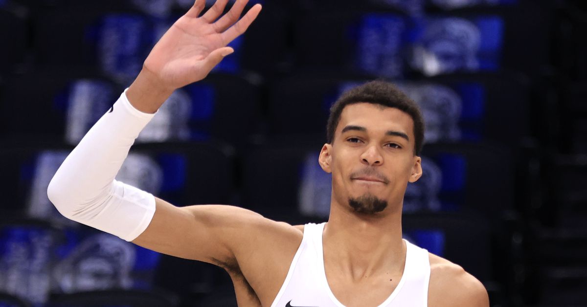 Victor Wembanyama welcomes Dylan Harper to the Spurs