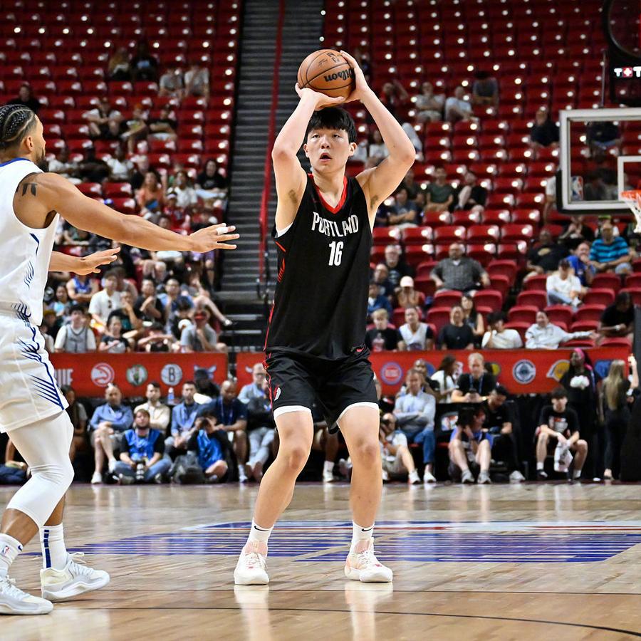 Yang scores 10 points for Blazers in NBA Summer League-Xinhua