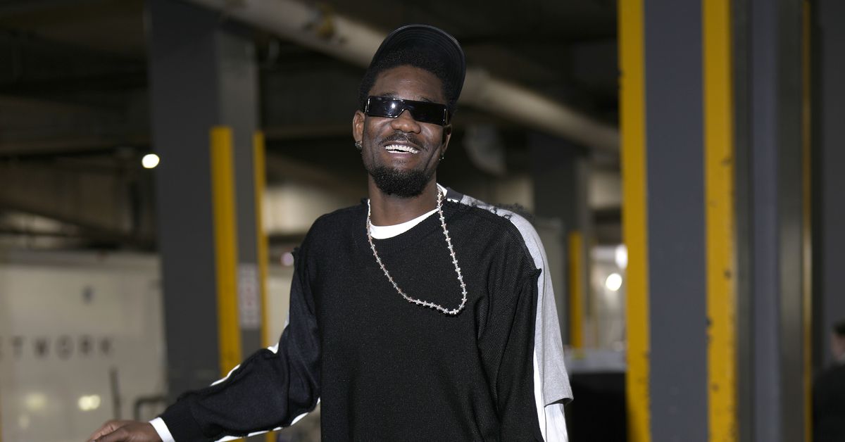 Report: Deandre Ayton Took Steep Discount to Become Free Agent