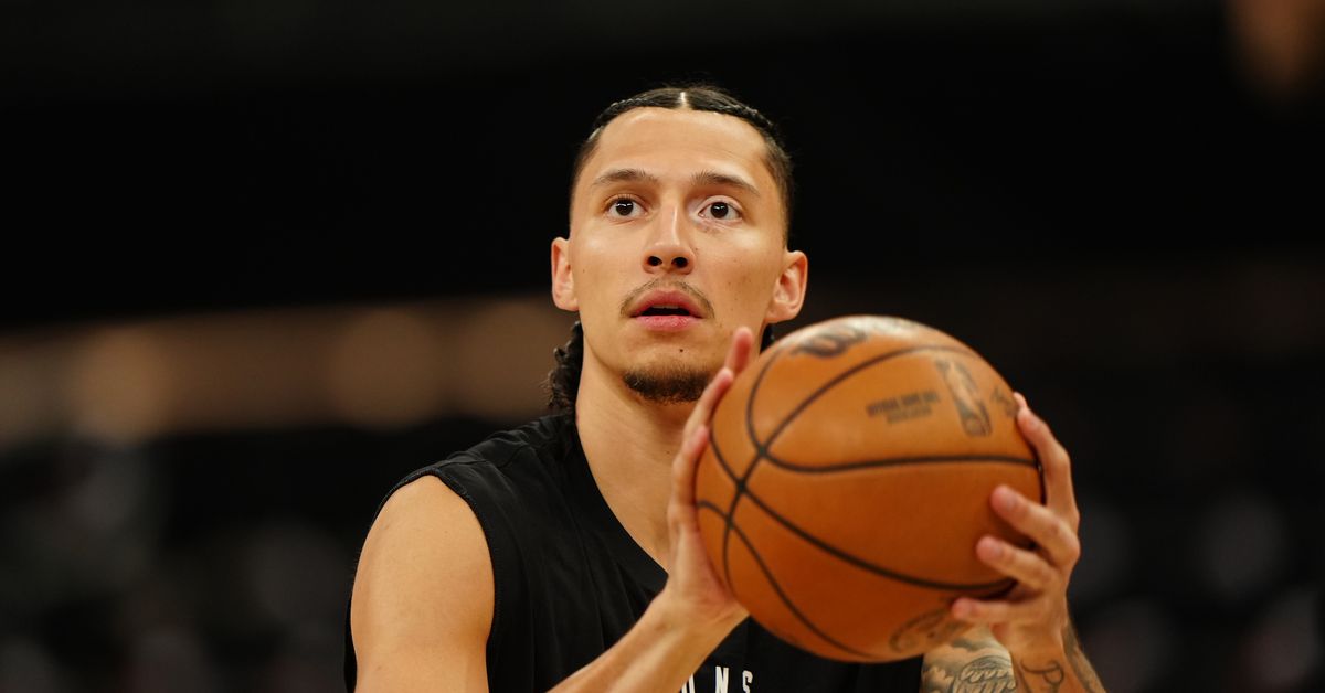 Report: Spurs sign Lindy Waters III to one-year deal