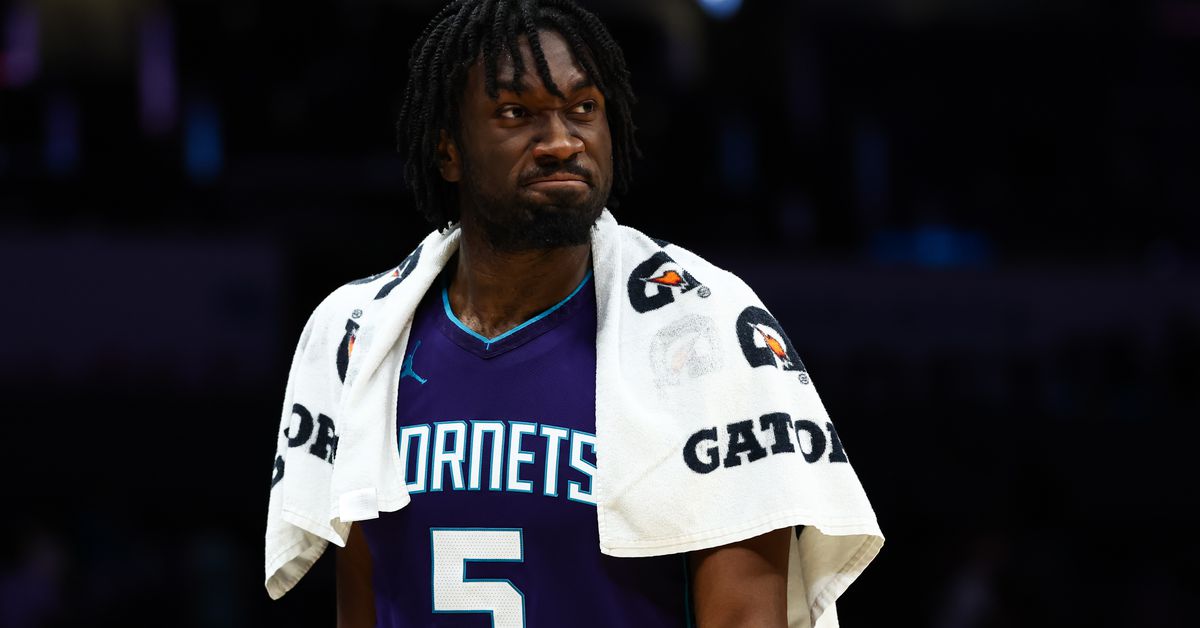 Phoenix traded for Mark Williams, now they have to figure out what he’s worth