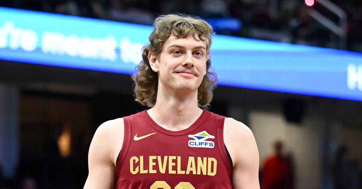 Cleveland Cavaliers officially sign Luke Travers to two-way deal