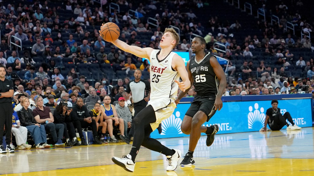 LOOK: Kasparas Jakucionis drives to the basket vs. Spurs and other pictures of the day in the NBA