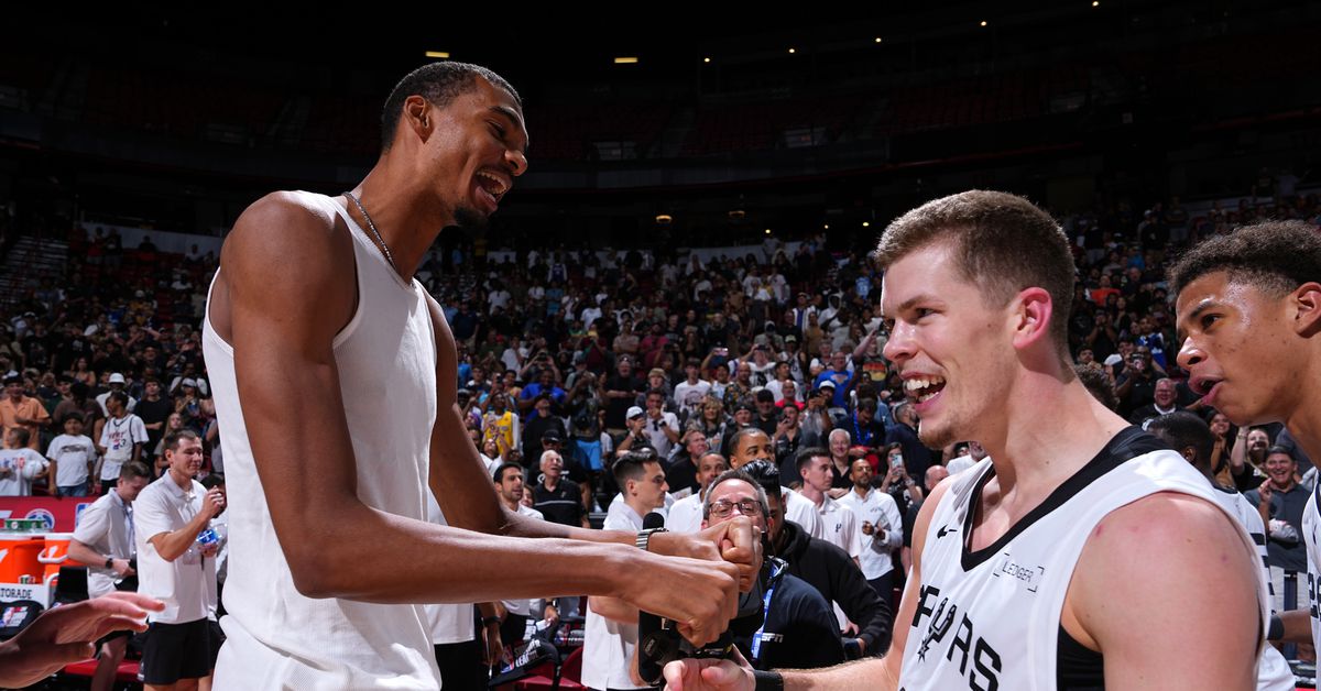 Riley Minix hits overtime game winner as the Spurs beat the Jazz