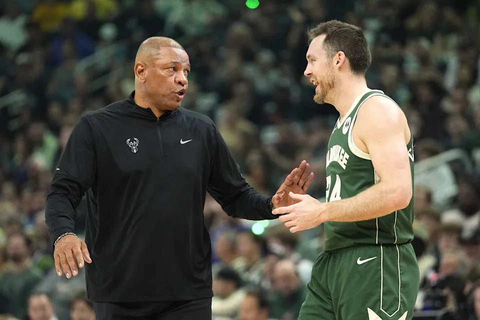 Milwaukee Bucks head coach Doc Rivers speaks with guard Pat Connaughton.Jeff Hanisch-Imagn Images