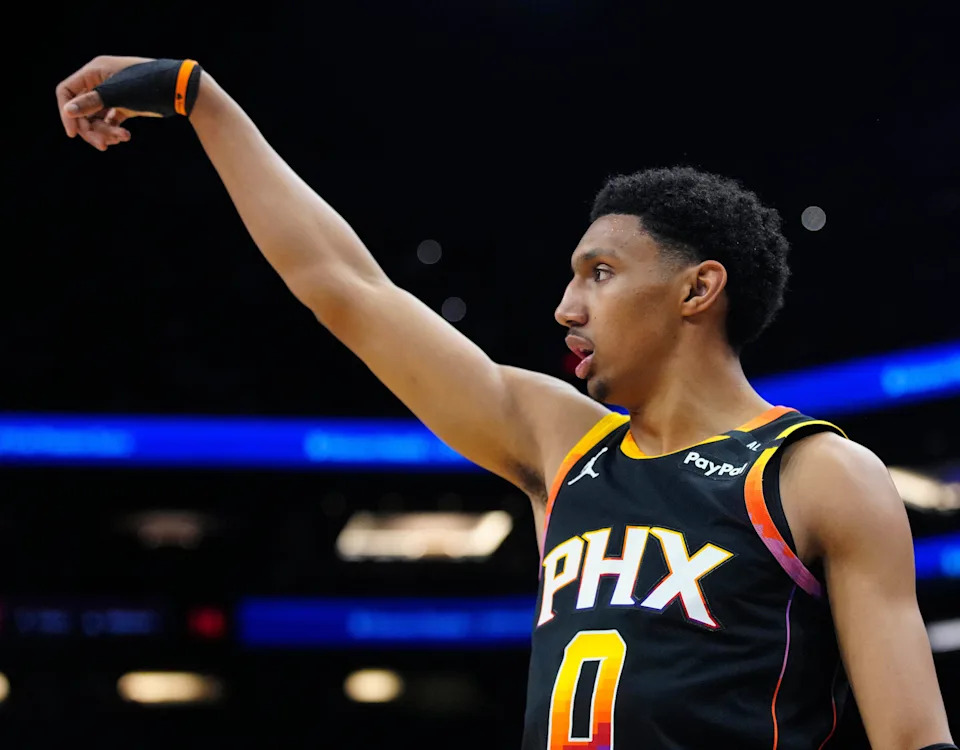 Suns forward Ryan Dunn (0) shoots against the Cavaliers during a game at PHX Arena in Phoenix on March 21, 2025.