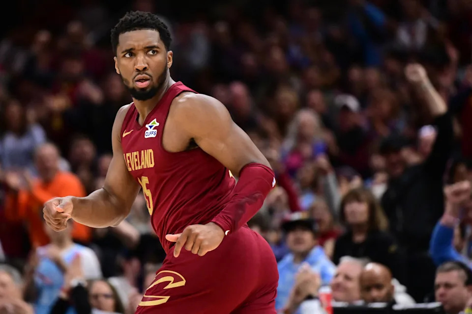 Cleveland Cavaliers guard Donovan Mitchell (45) reacts after a basket during the second half against the New York Knicks at Rocket Arena.© Ken Blaze-Imagn Images