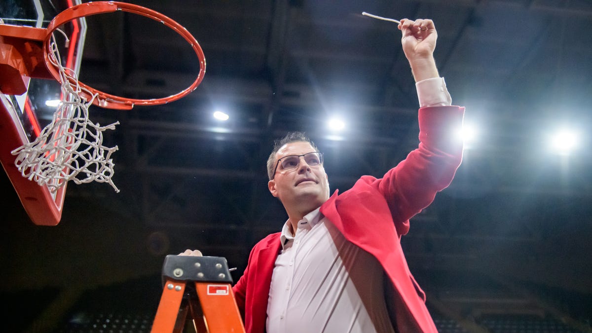 Bradley basketball head coach gets contract extension from university