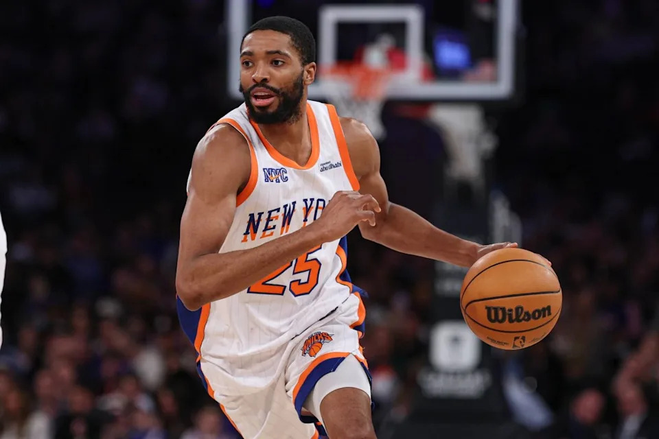 New York Knicks forward Mikal Bridges (25) dribbles up court during the first half against the Washington Wizards at Madison Square Garden.Mandatory Credit: Vincent Carchietta-Imagn Images