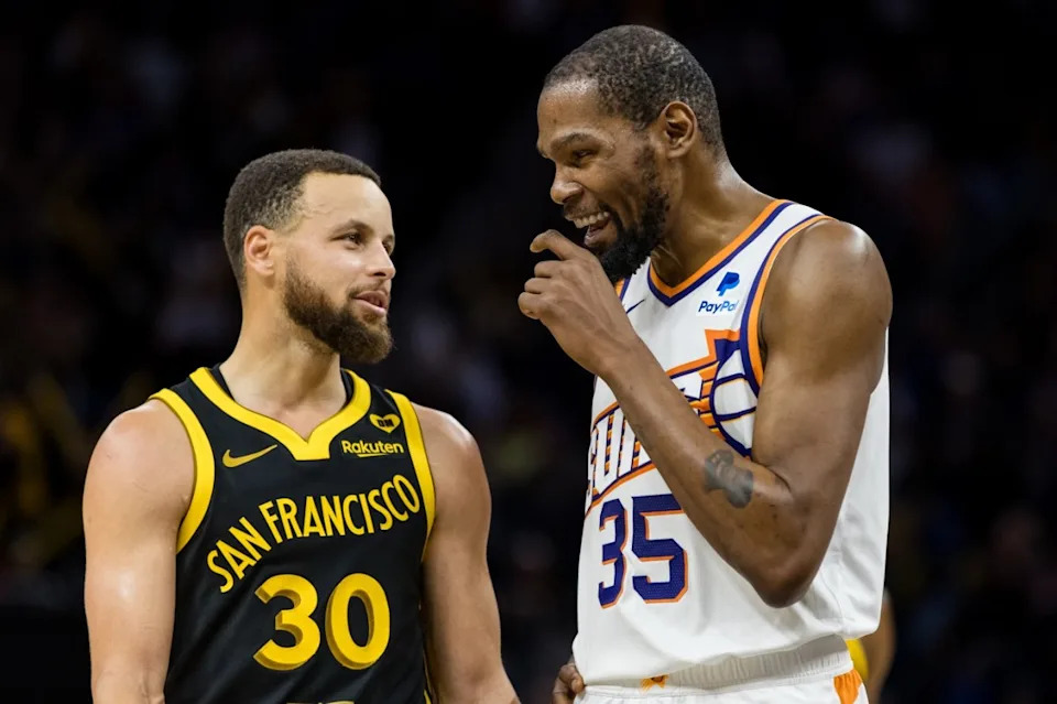 Warriors guard Stephen Curry (30), Suns forward Kevin Durant (35)© John Hefti-Imagn Images