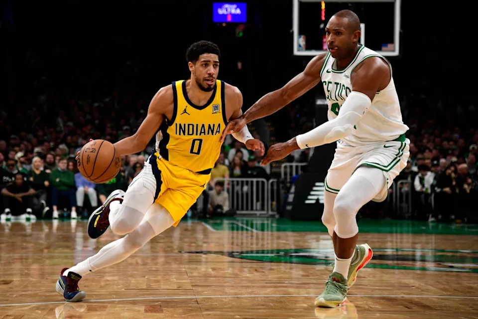 Former Boston Celtics center Al Horford (42) guarding Indiana Pacers guard Tyrese Haliburton (0)© Bob DeChiara-Imagn Images