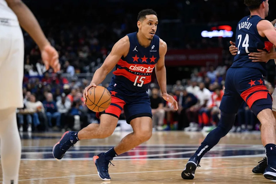 Washington Wizards guard Malcolm Brogdon (15) handles the ball during the first quarter against the San Antonio Spurs at Capital One Arena.Mandatory Credit: Reggie Hildred-Imagn Images