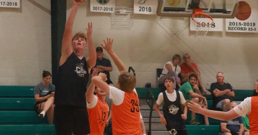 Hornets, Chargers face off in summer boys basketball shootout | Sports