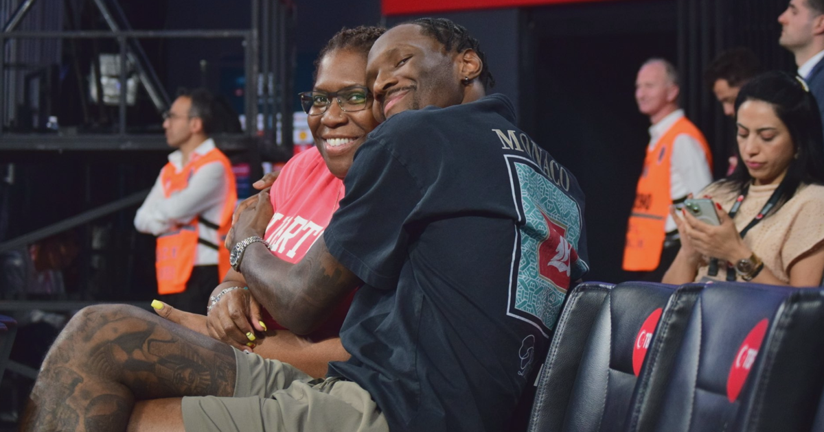 'It's a huge blessing': Nigel Hayes-Davis signs one-year deal with Phoenix Suns | Sports