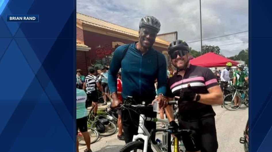 San Antonio Spurs great David Robinson spotted in Iowa