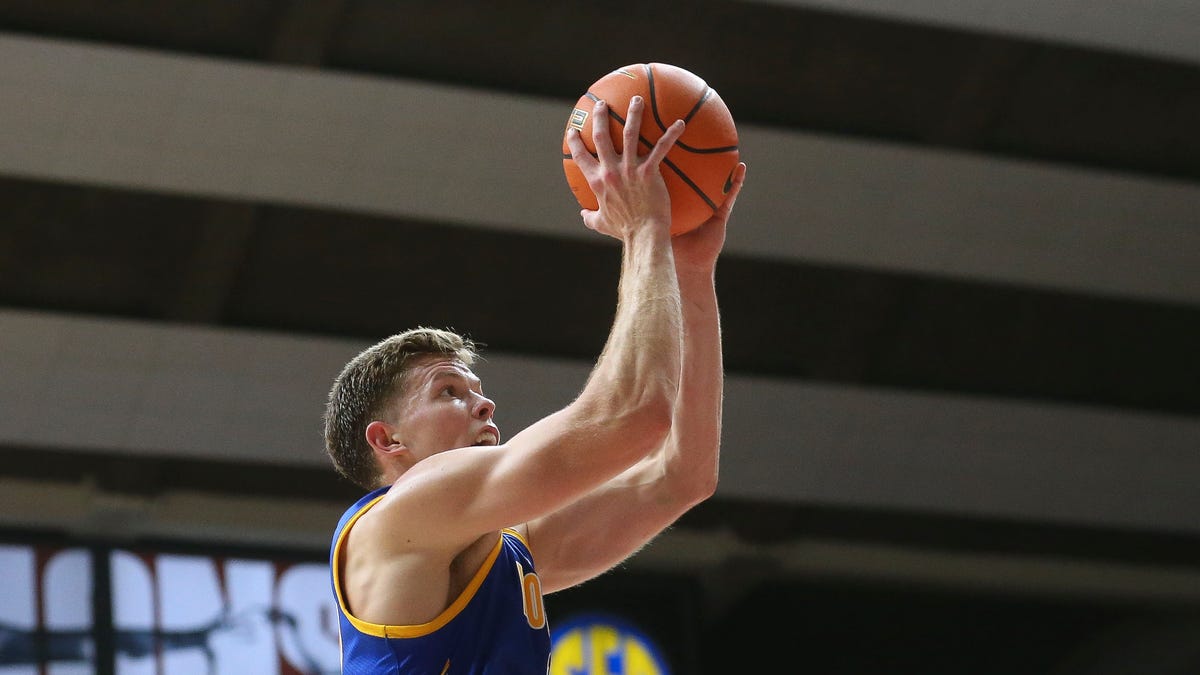 'Pain-free' Riley Minix ready for Summer League with San Antonio Spurs