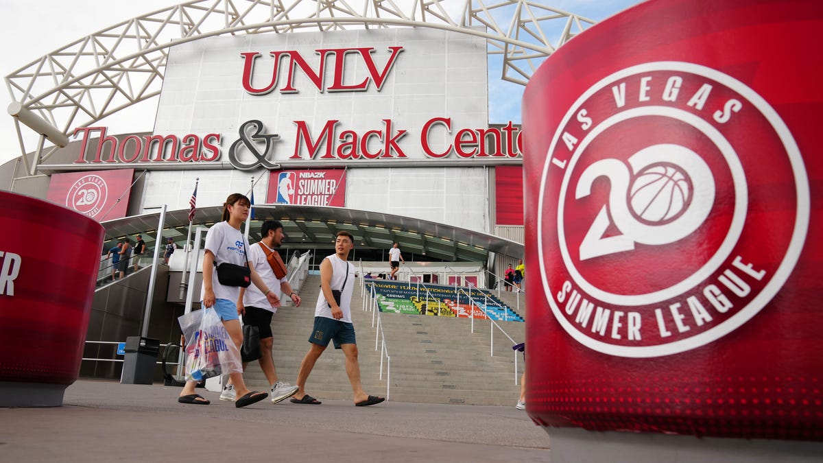 Bobi Klintman connects on offense in Detroit Pistons' win over Heat