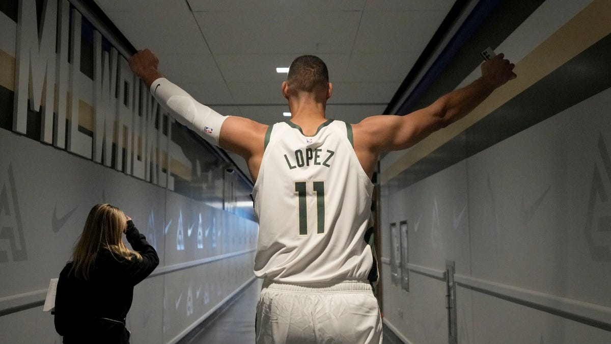 Should the Milwaukee Bucks retire Brook Lopez's No. 11? Let us know!