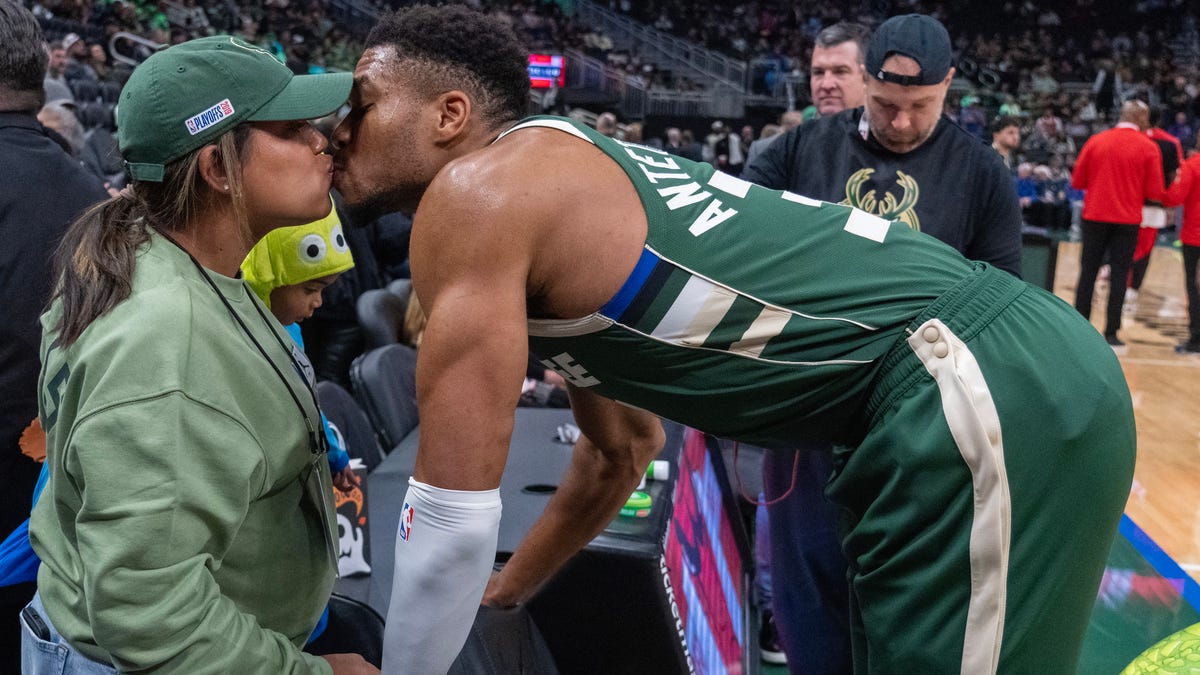 Bucks' Giannis Antetokounmpo tells IShowSpeed how he met wife Mariah