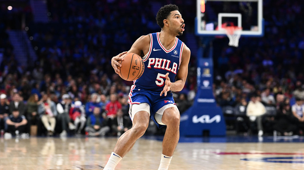 76ers guard Quentin Grimes (5) controls the ball against the Chicago Bulls in the second quarter at Wells Fargo Center