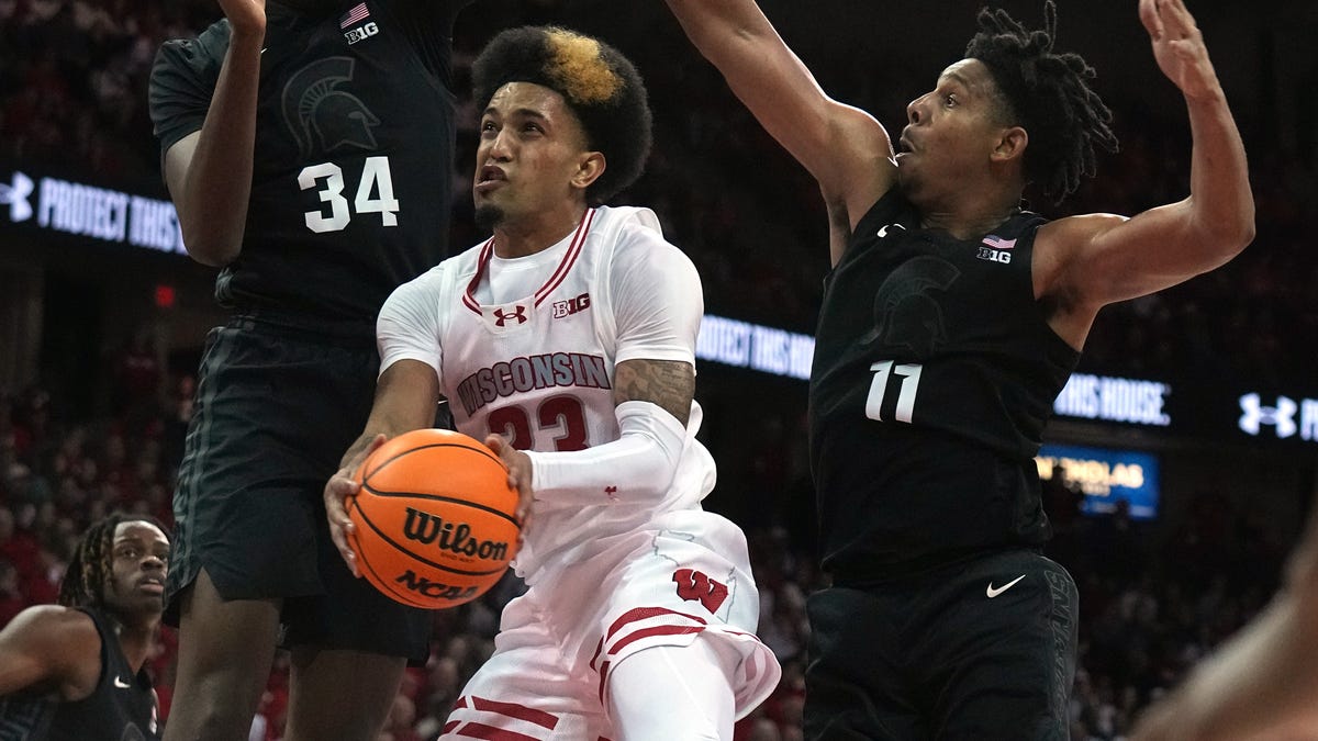 Former Wisconsin and Louisville player Chucky Hepburn signs 2-way deal