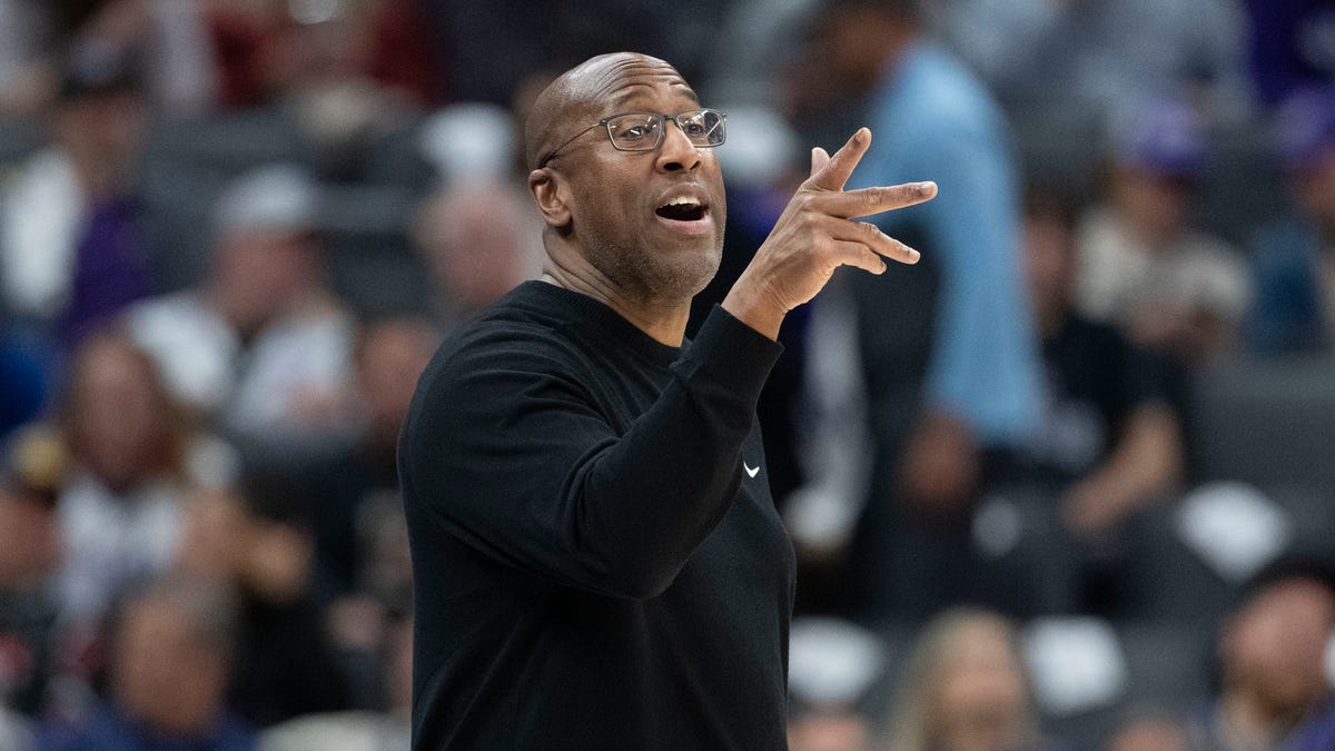 Mike Brown hired as Knicks new coach, replacing Tom Thibodeau