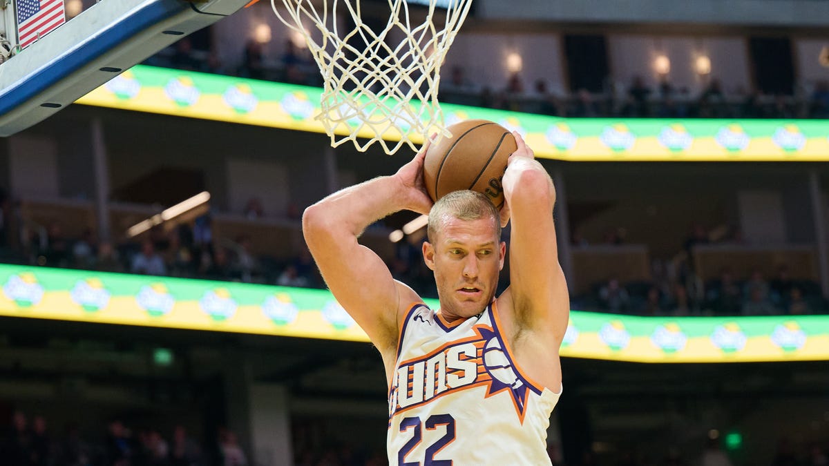 Former Duke basketball center Mason Plumlee signs with Hornets