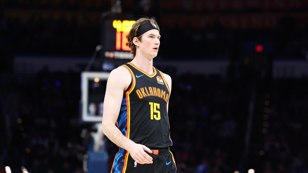 Thunder tendered Branden Carlson with two-way qualifying offer