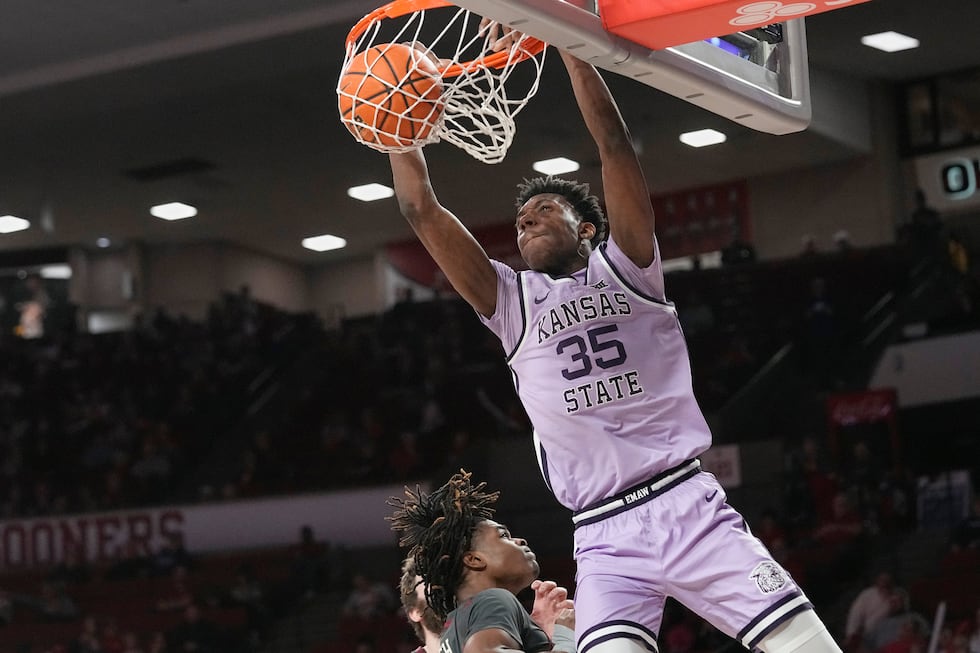 Kansas State forward Nae'Qwan Tomlin (35) dunks over Oklahoma guard Otega Oweh, left, in the...