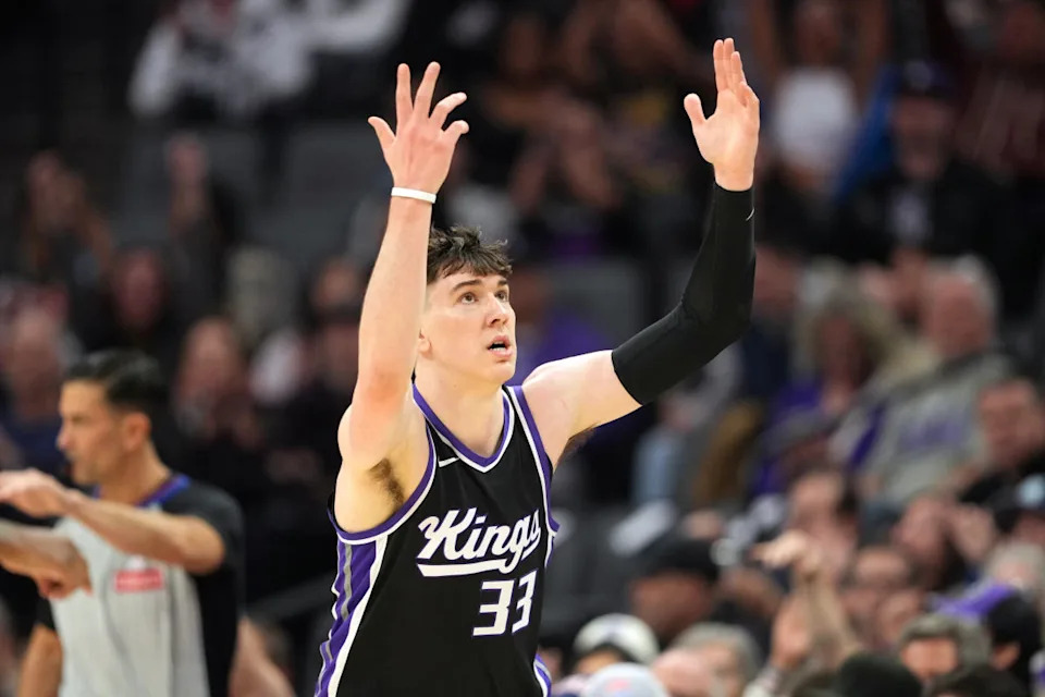 Jake LaRavia celebrates a made three-pointer with the Kings last season. © Darren Yamashita-Imagn Images