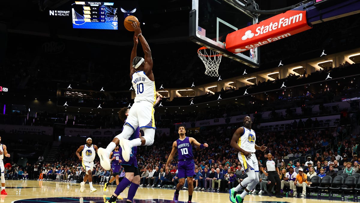 Jimmy Butler flies to the rim and other pictures of the day in the NBA