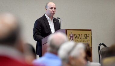 Cleveland Cavaliers exec Bill Fagan visits Walsh University