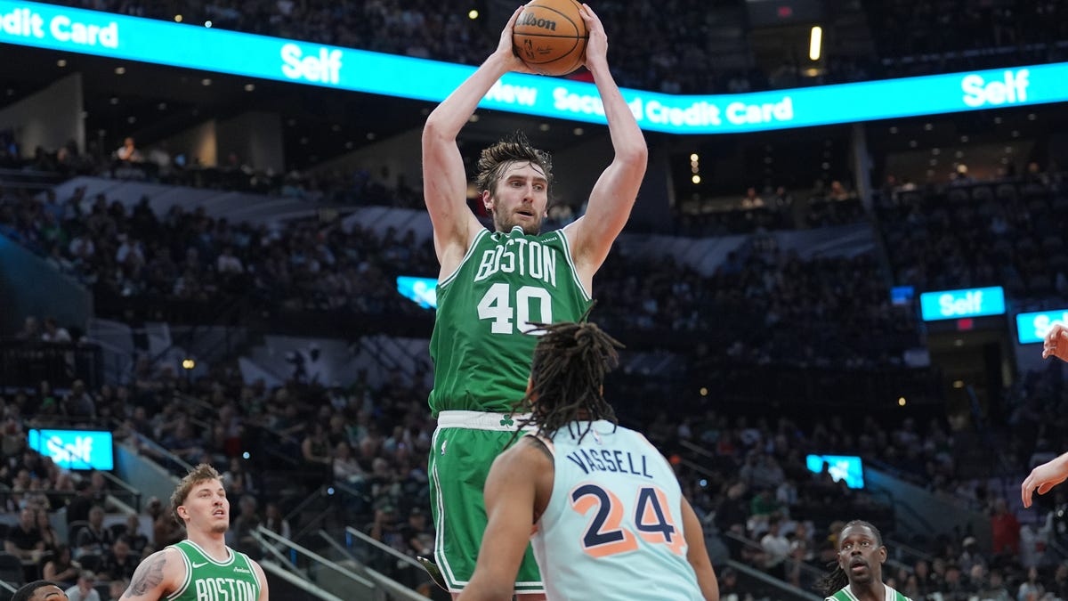 Celtics backup big man Luke Kornet signs with San Antonio Spurs