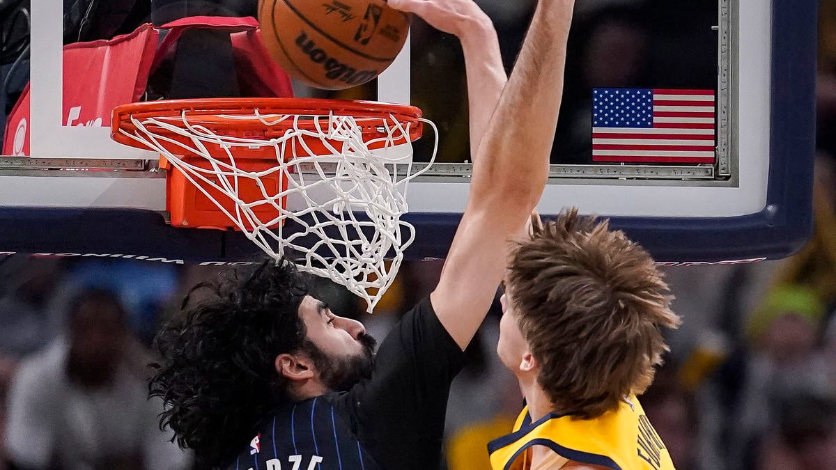 'DUNK OF THE YEAR?!?!' Watch Johnny Furphy jam in NBA Summer League vs Bulls