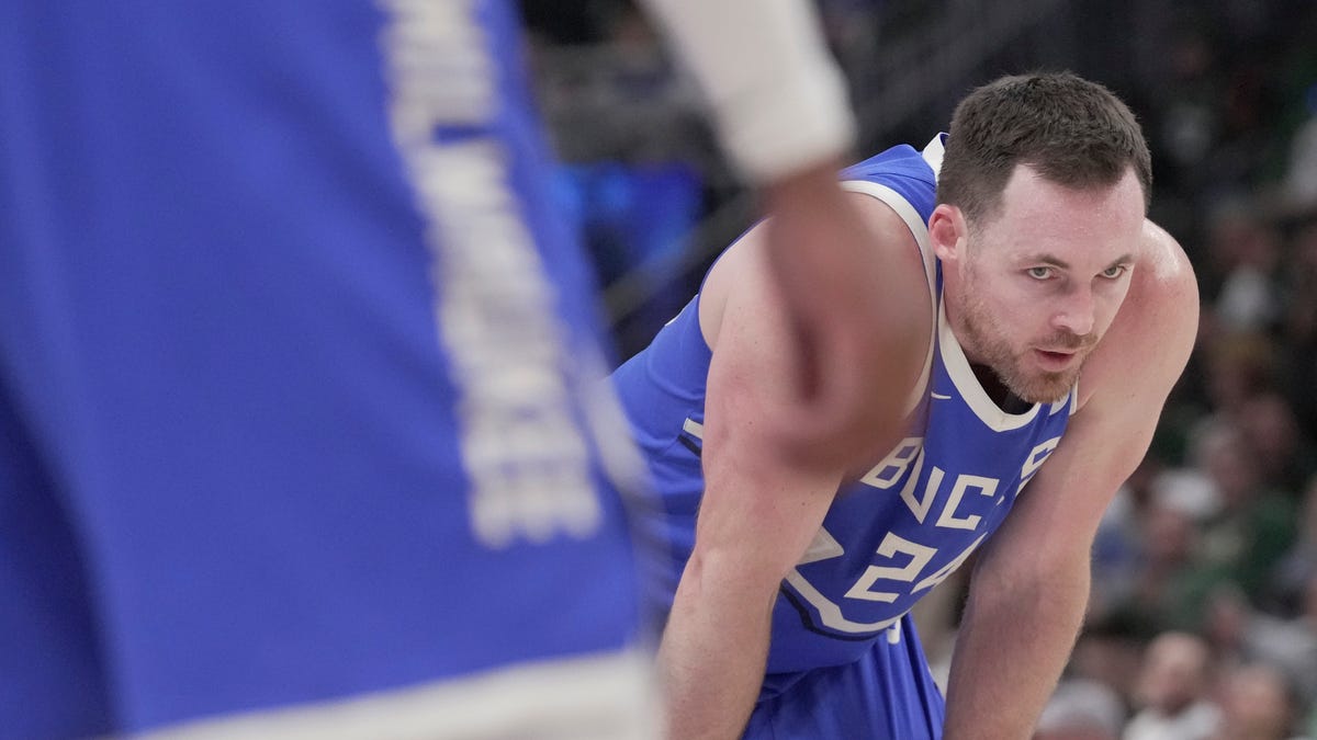 Milwaukee Bucks to trade Pat Connaughton to Charlotte Hornets