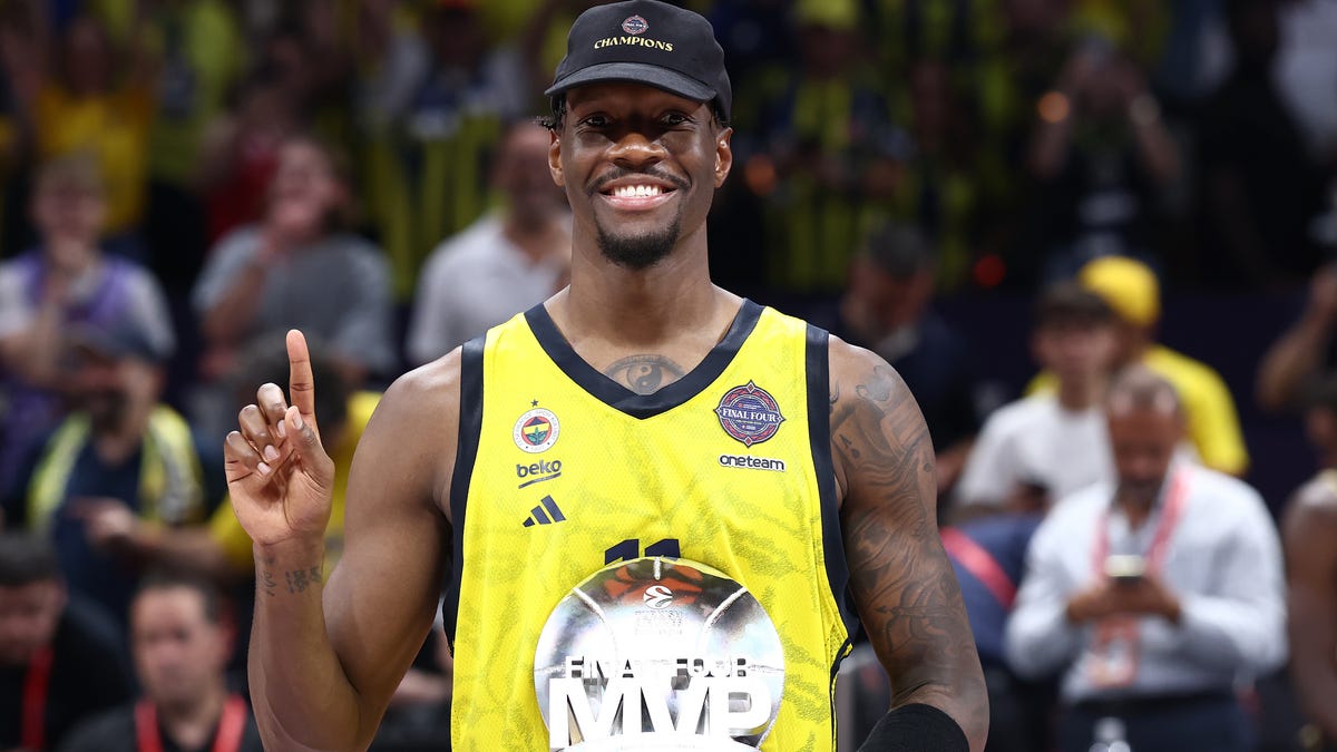 Wisconsin basketball great Nigel Hayes officially returns to NBA