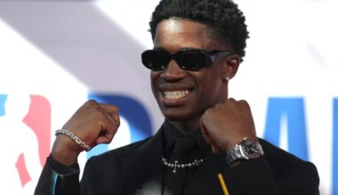 Tyrese Maxey reacts to the Sixers selecting VJ Edgecombe at No. 3