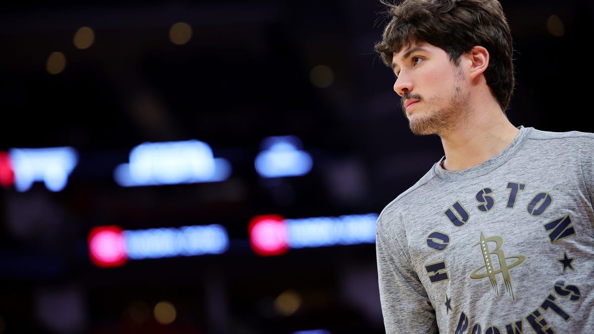 In summer-league opener, Reed Sheppard leads Rockets with 28 points