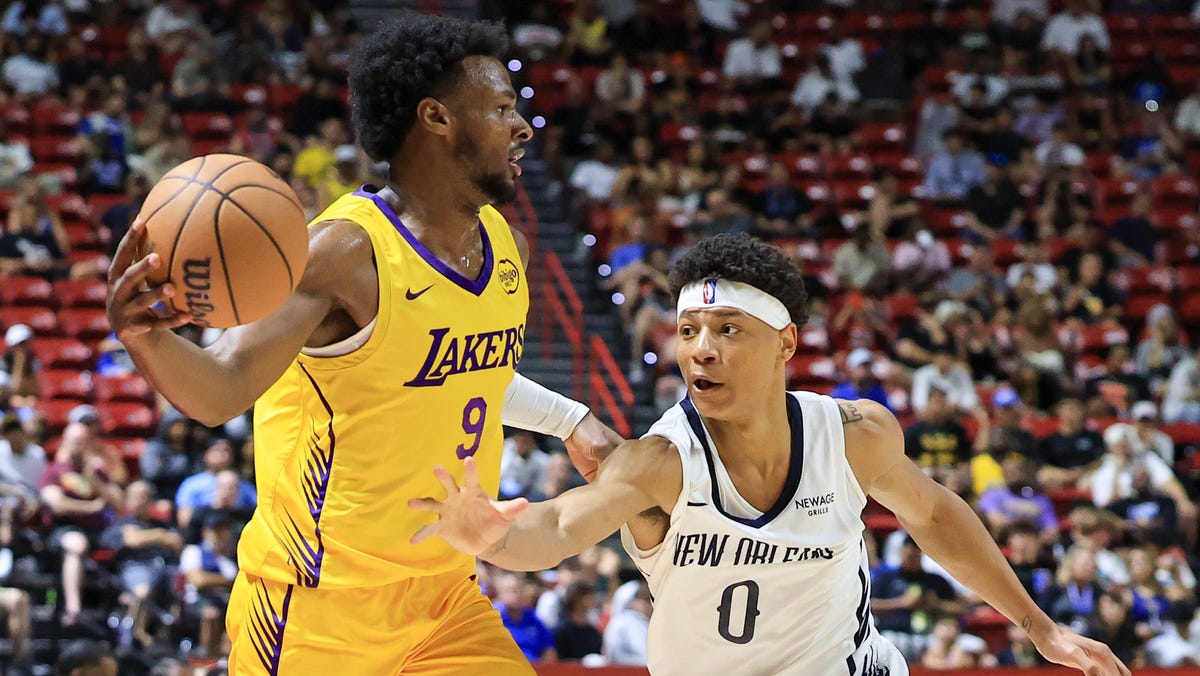 Summer Lakers breeze to win over Pelicans thanks to balanced attack