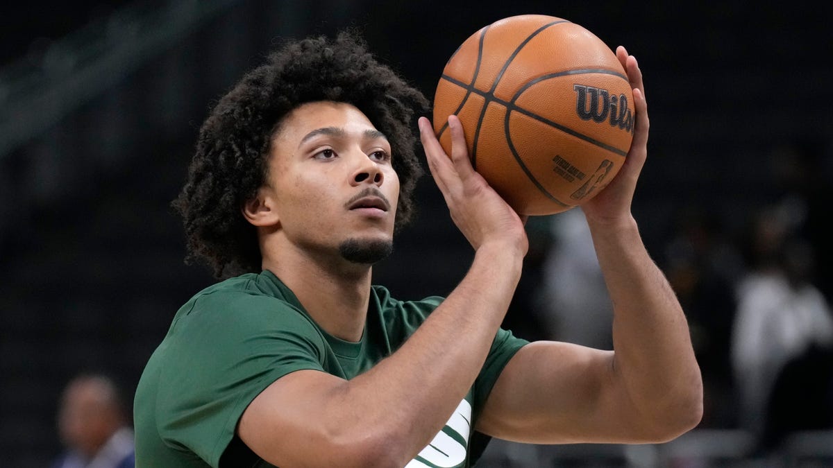 Former Longhorn signs with the Milwaukee Bucks