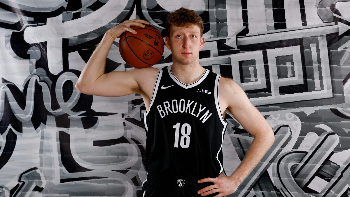 Danny Wolf drops 18 in 94-90 win over Magic